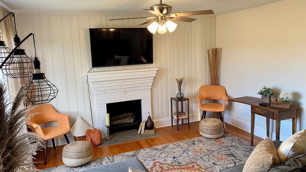 Photo of Livingroom in Rockbridge Baths