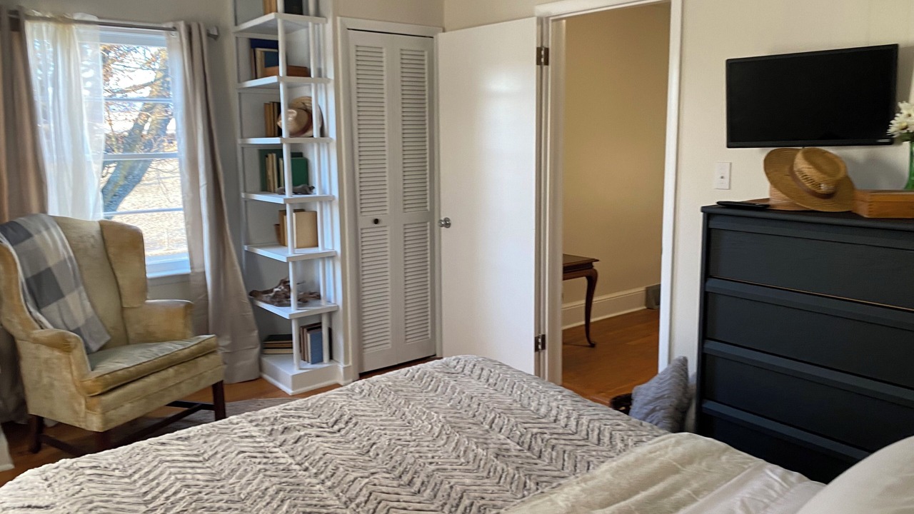 Photo of Bedroom in Rockbridge Baths