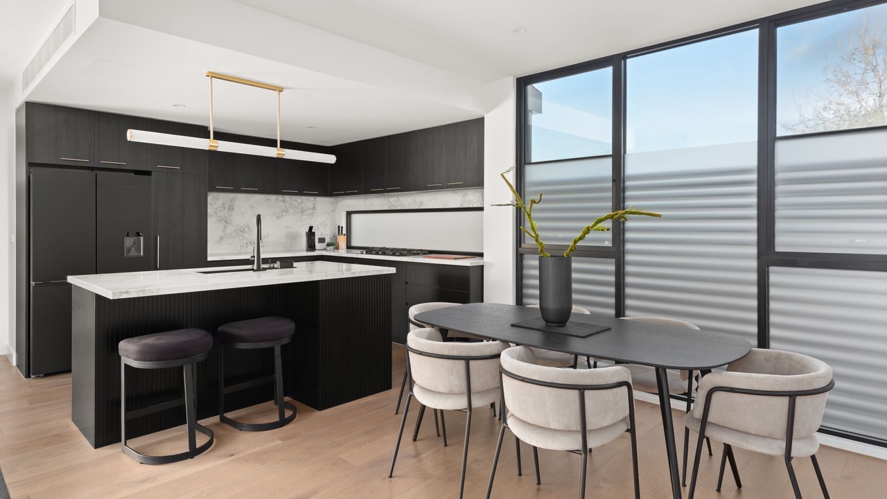 Photo of Others in Rosanna