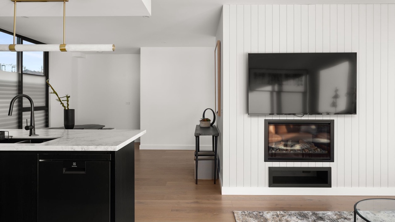 Photo of Others in Rosanna