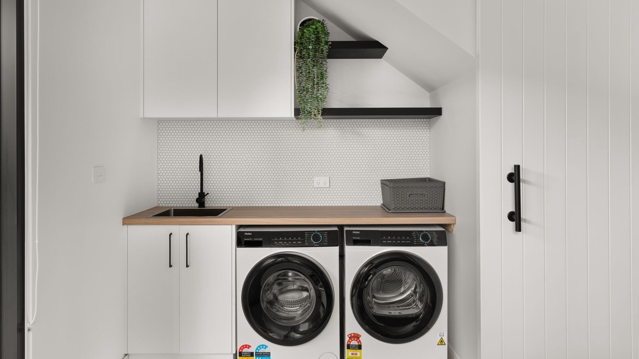 Photo of Others in Rosanna