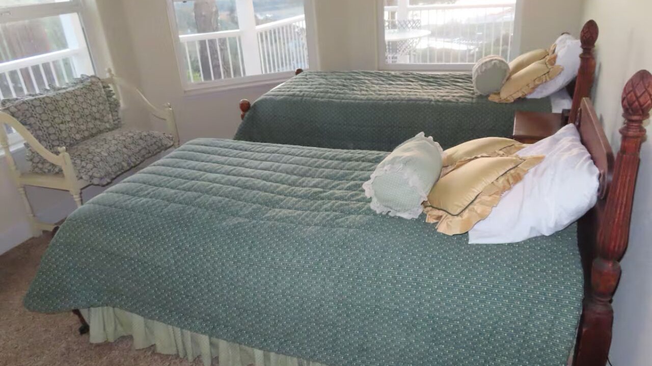 Photo of Bedroom in Oak Shores