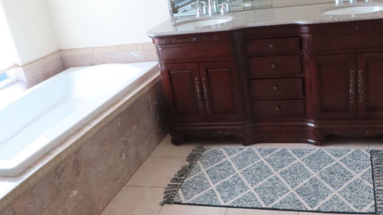 Photo of Bathroom in Oak Shores