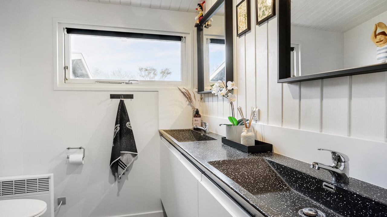 Photo of Bathroom in Beder Malling