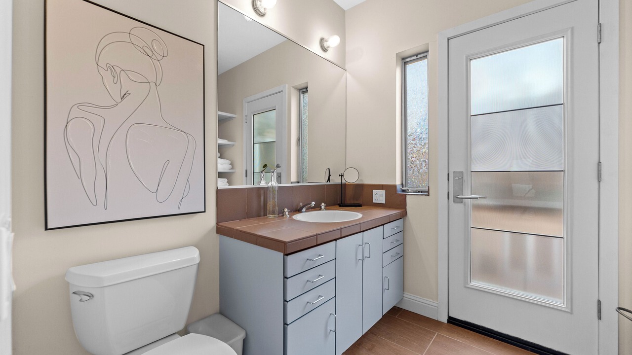Photo of Bathroom in Sunset
