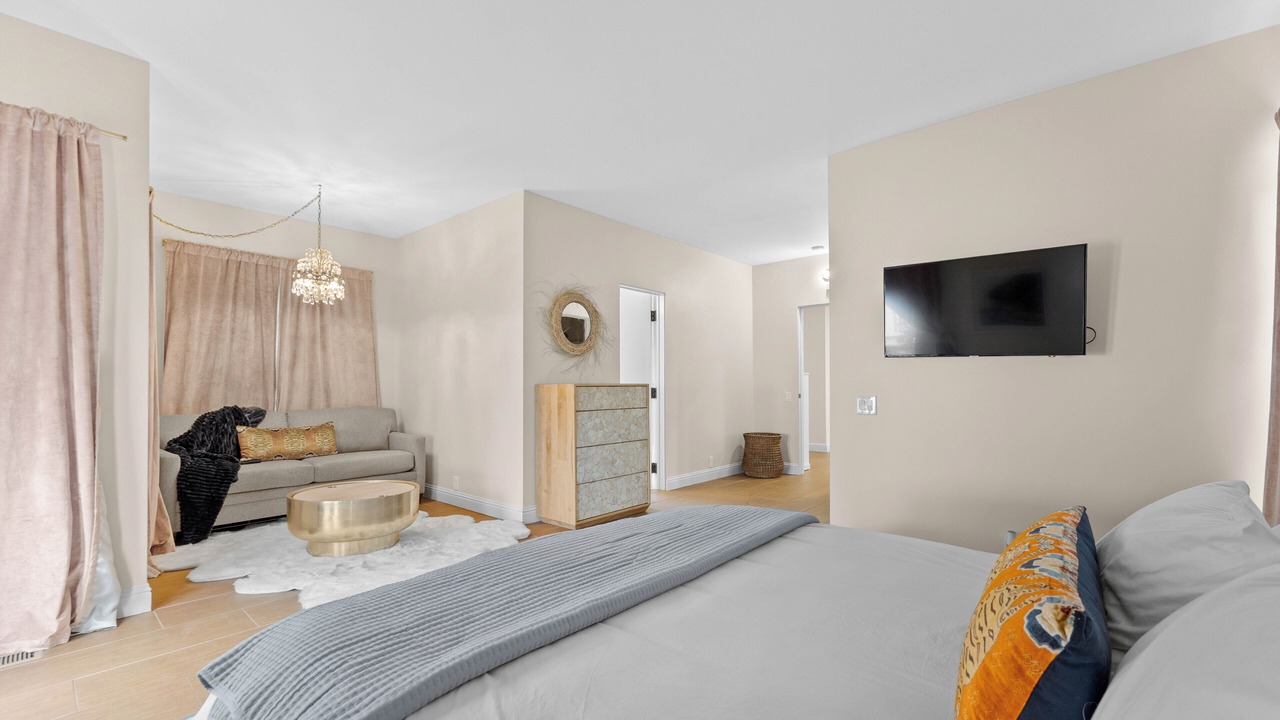 Photo of Bedroom in Sunset