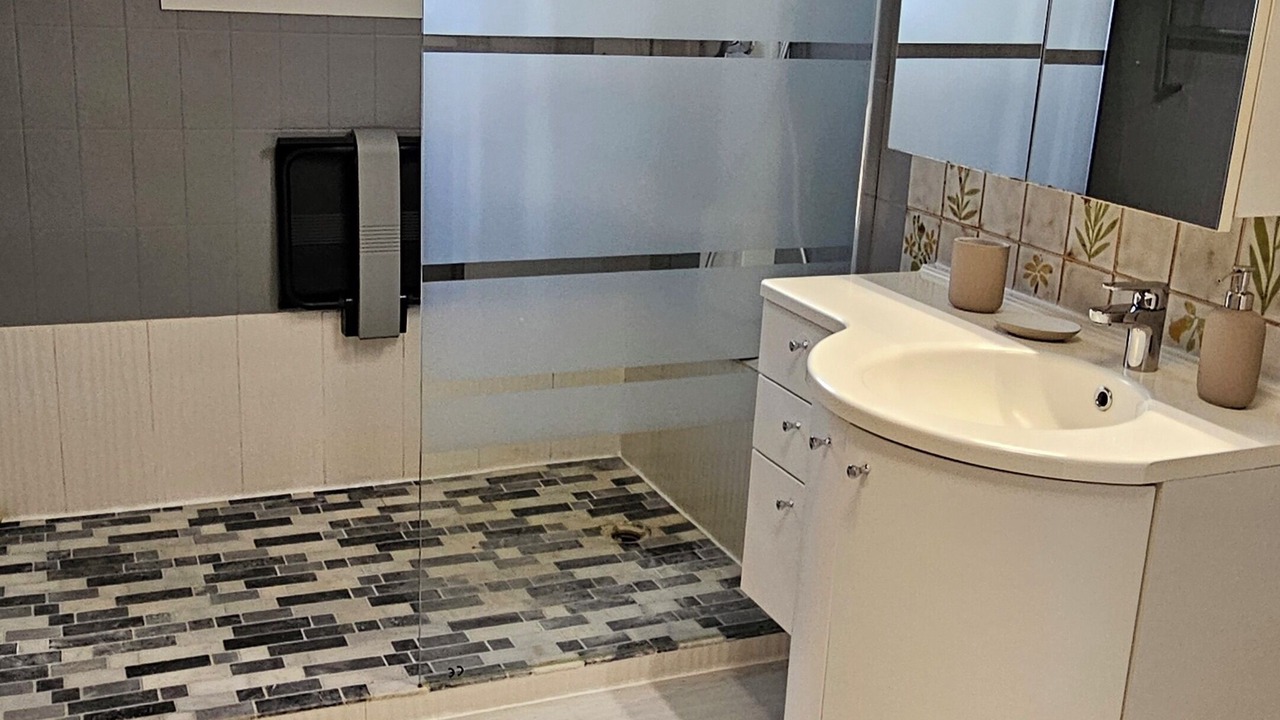 Photo of Bathroom in Pornichet