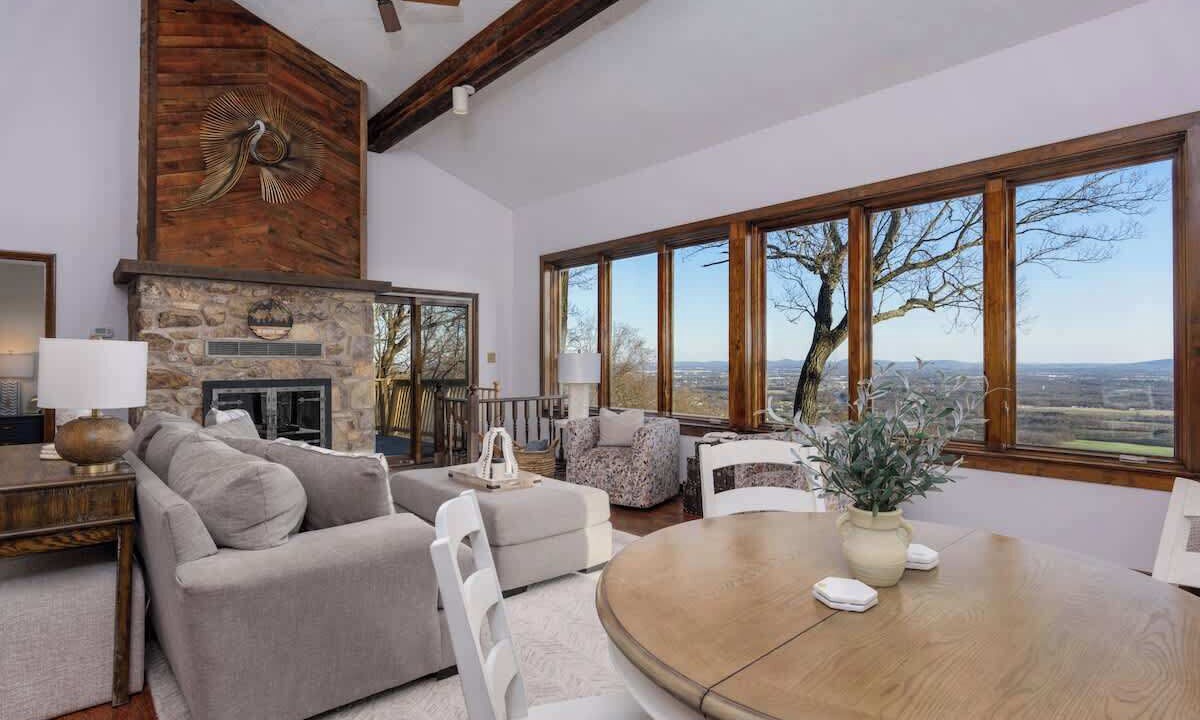 Photo of Livingroom in Enola