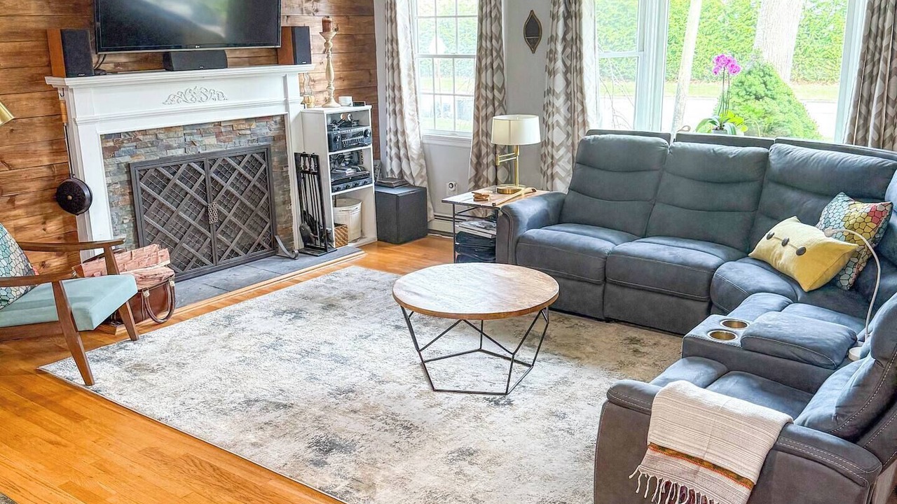Photo of Livingroom in Lake Ronkonkoma