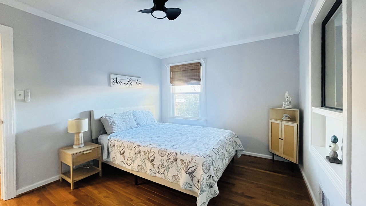 Photo of Bedroom in Willoughby Spit