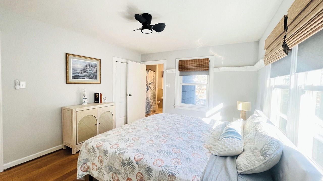 Photo of Bedroom in Willoughby Spit