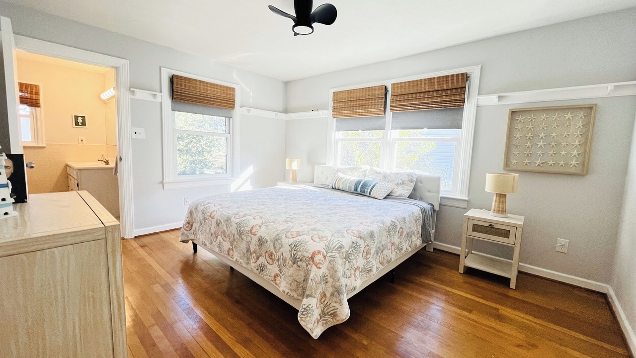 Photo of Bedroom in Willoughby Spit