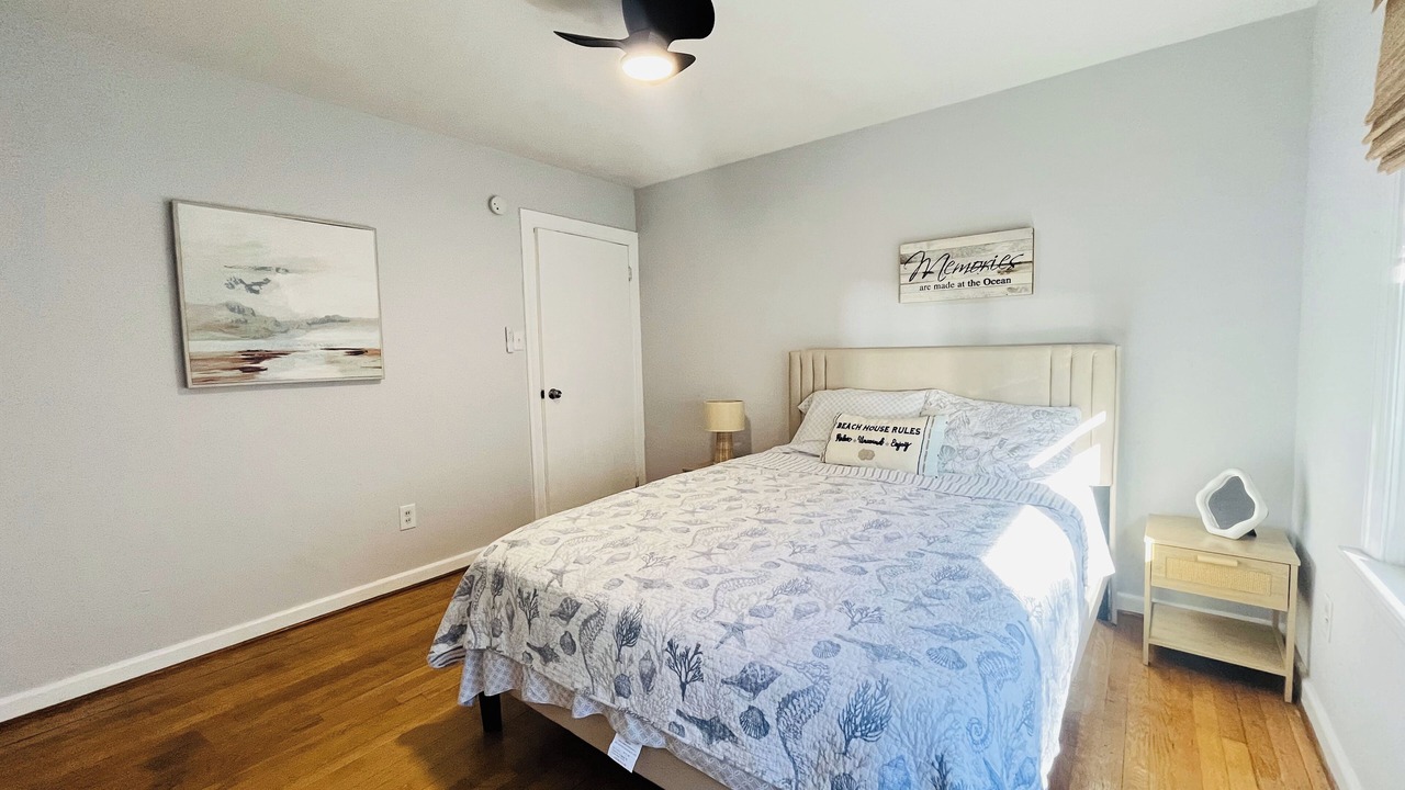 Photo of Bedroom in Willoughby Spit