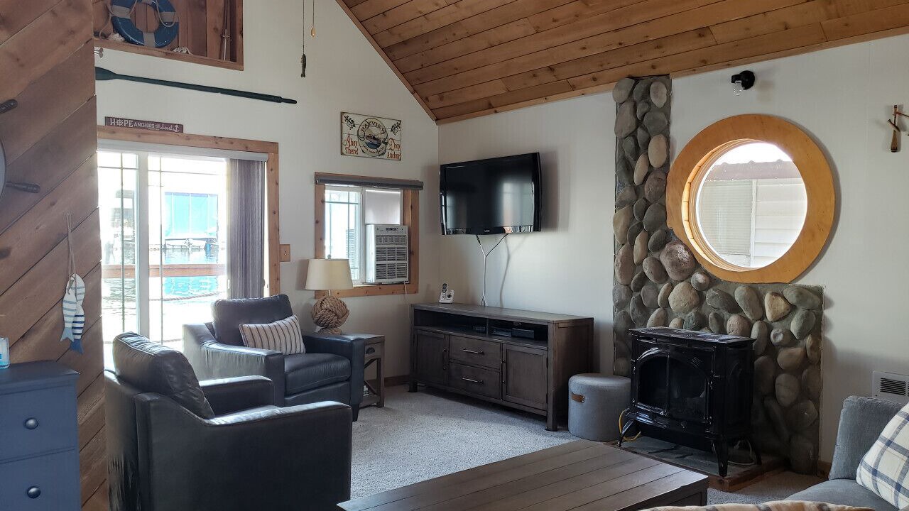 Photo of Livingroom in Bayview