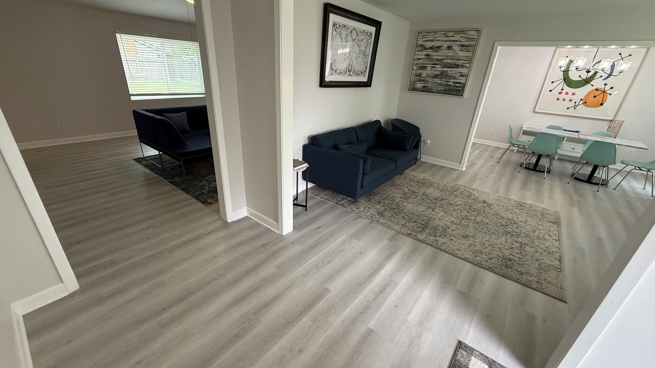 Photo of Livingroom in Woodlake - Briar Meadow