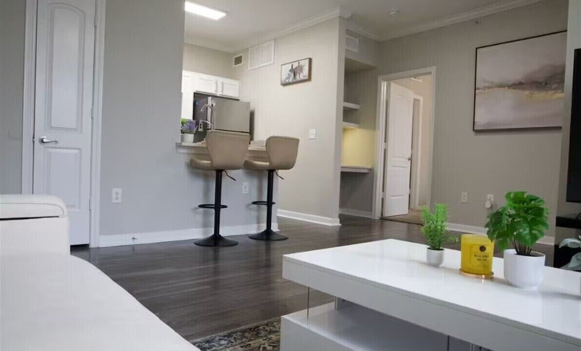 Photo of Livingroom in Alden Bridge