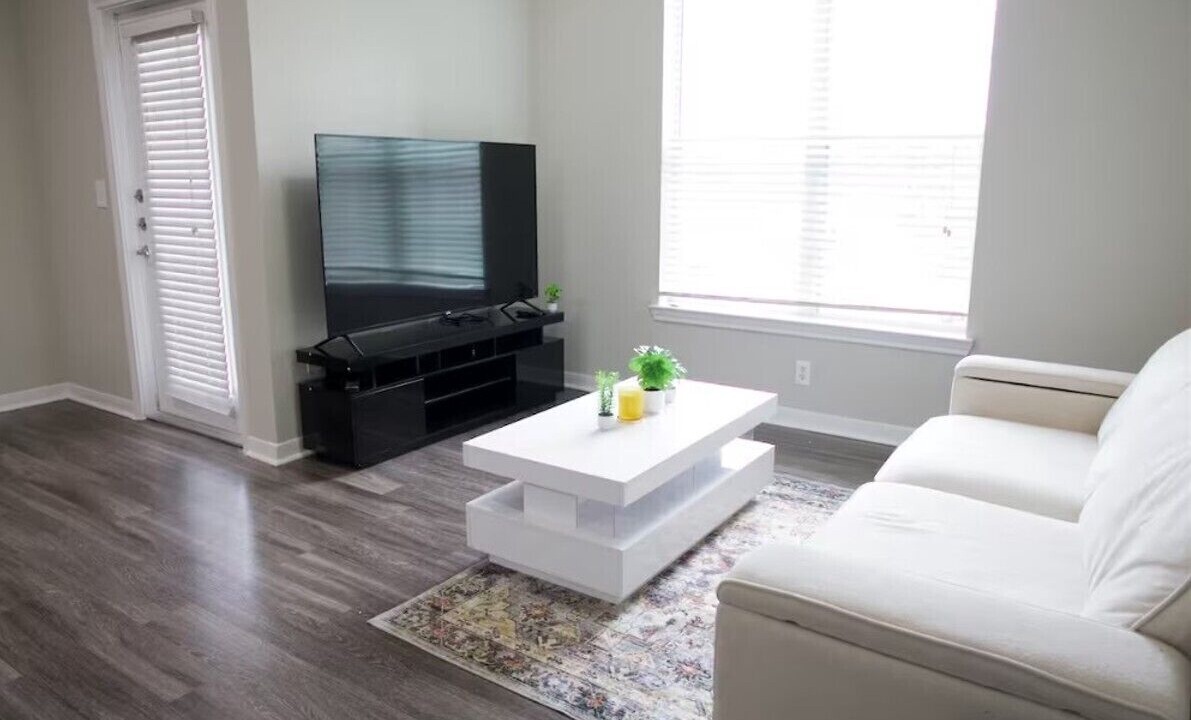 Photo of Livingroom in Alden Bridge