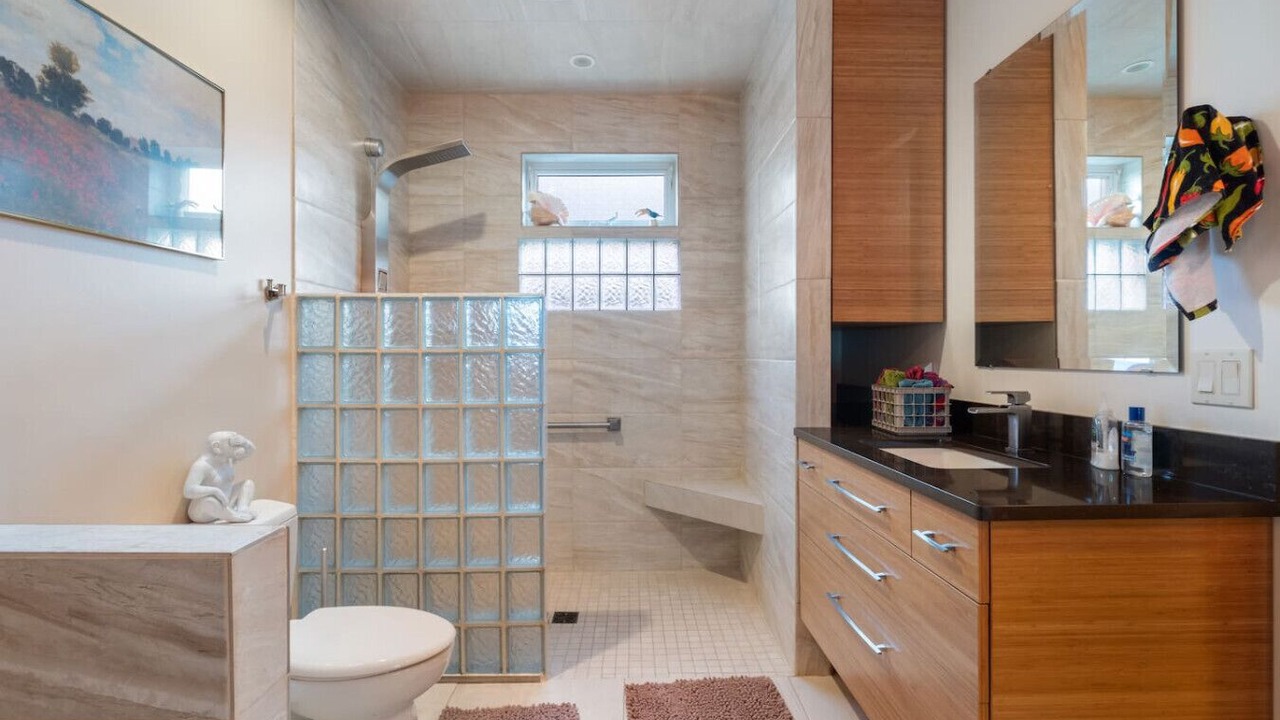 Photo of Bathroom in Genesee