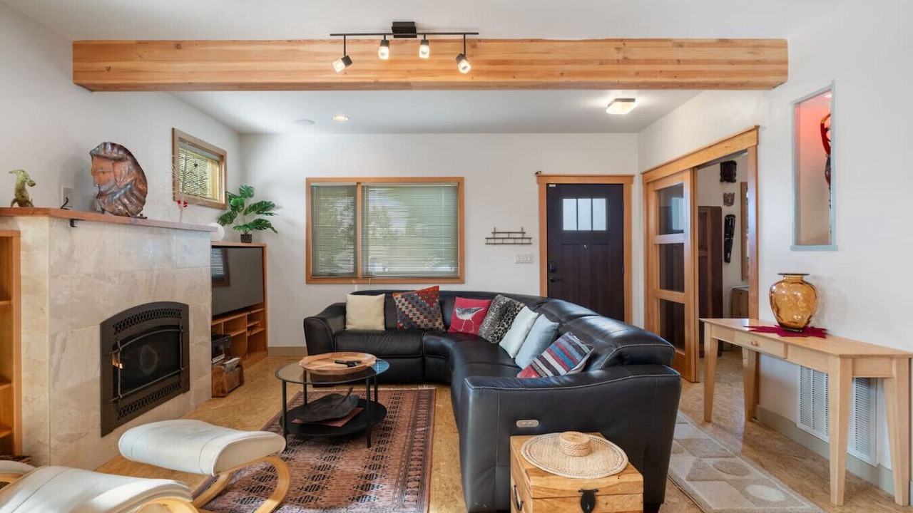 Photo of Livingroom in Genesee