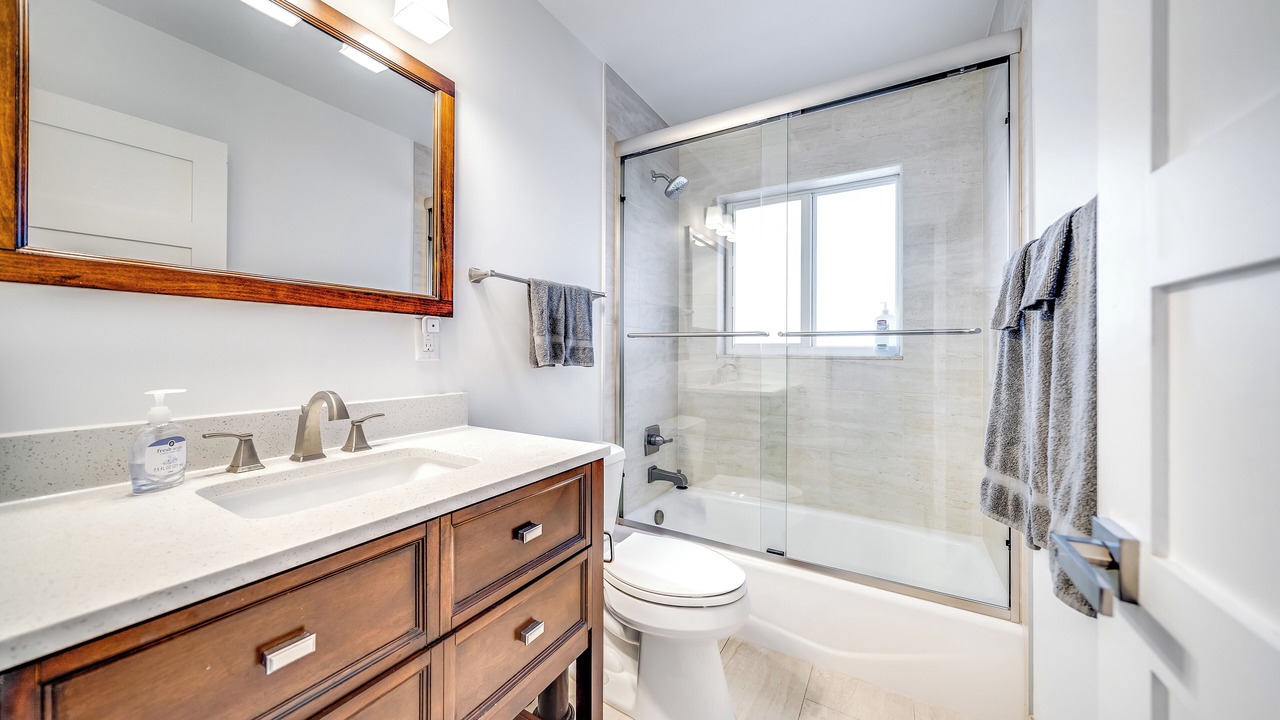 Photo of Bathroom in Garden Isles