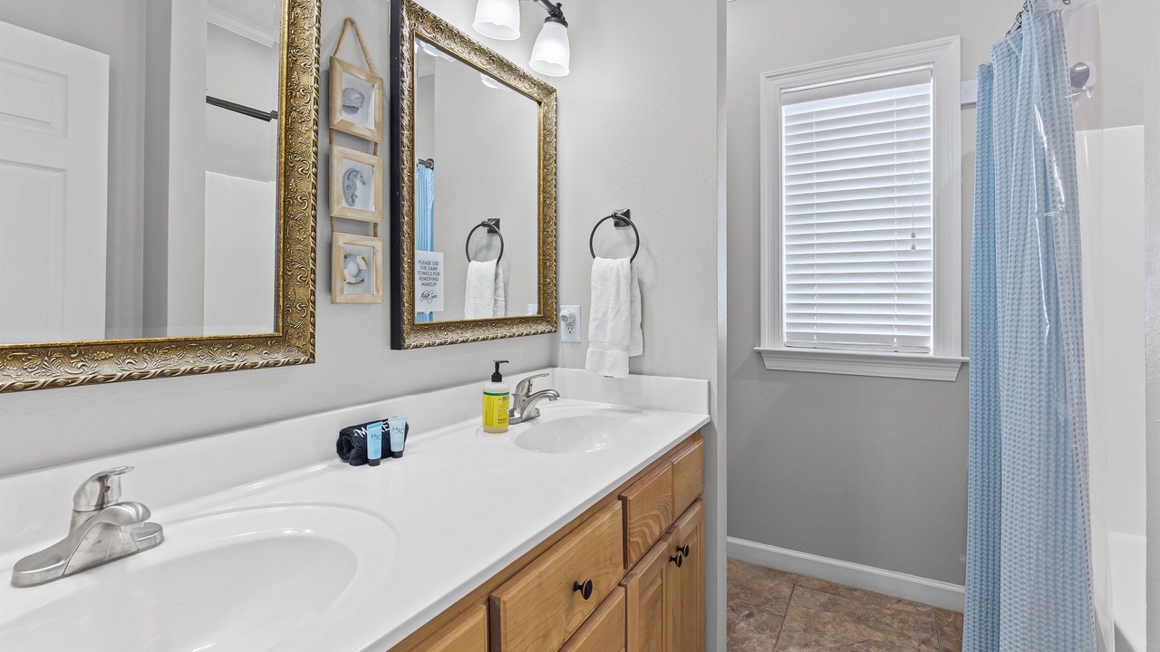Photo of Bathroom in Dauphin Island