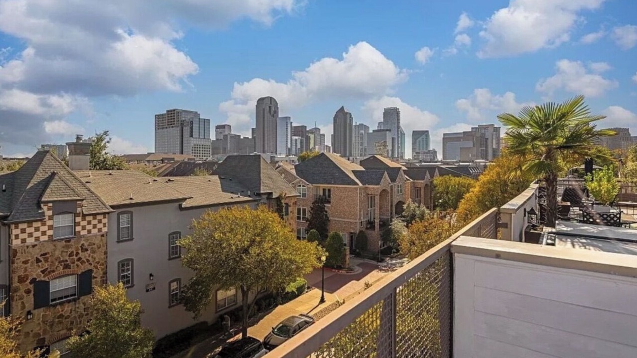 Photo of Outdoor in Uptown
