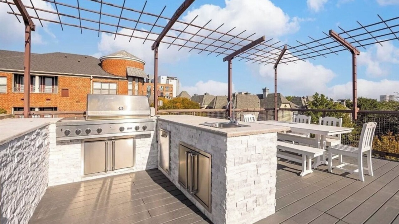 Photo of Outdoor in Uptown