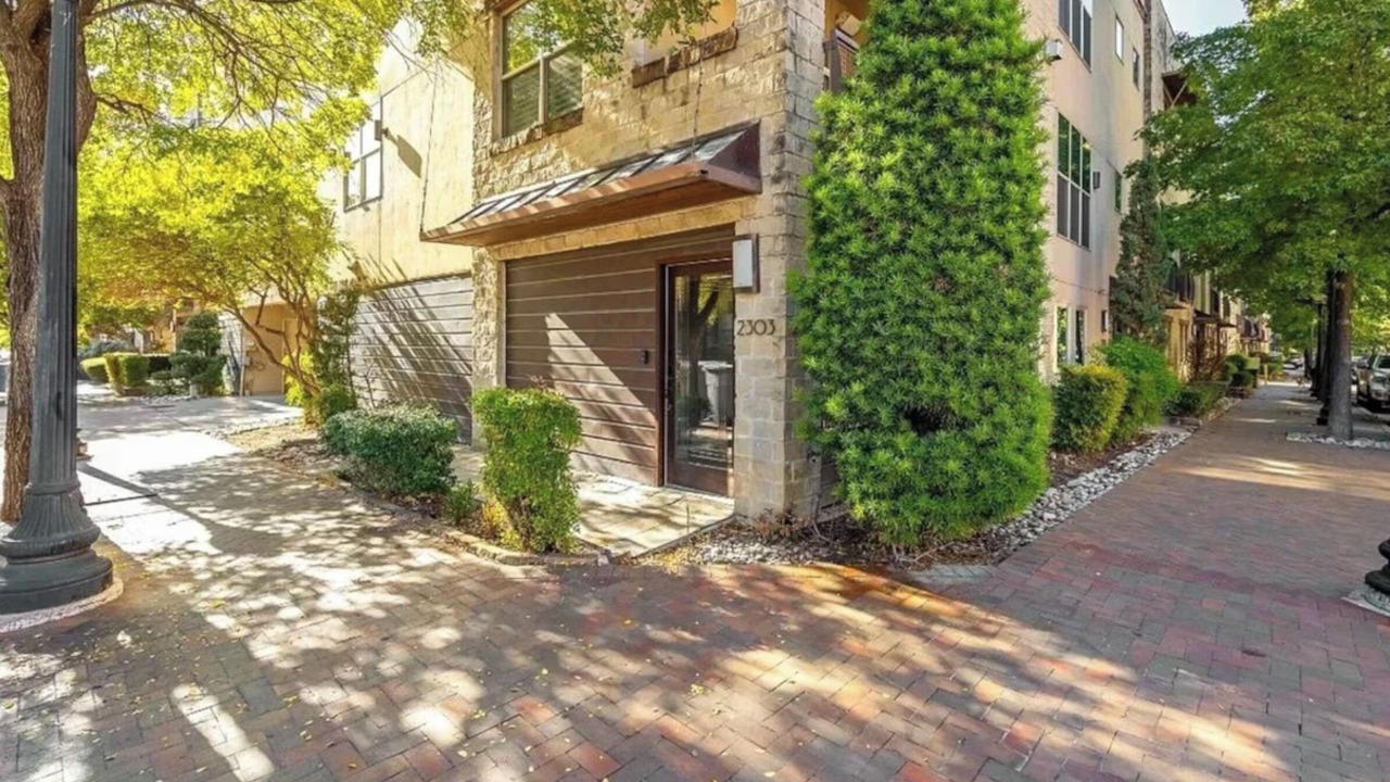 Photo of Outdoor in Uptown