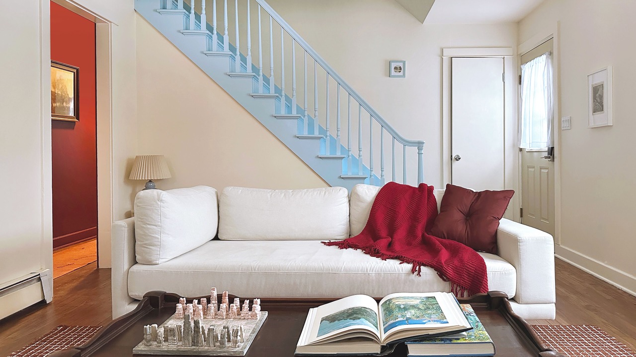 Photo of Livingroom in Roxbury