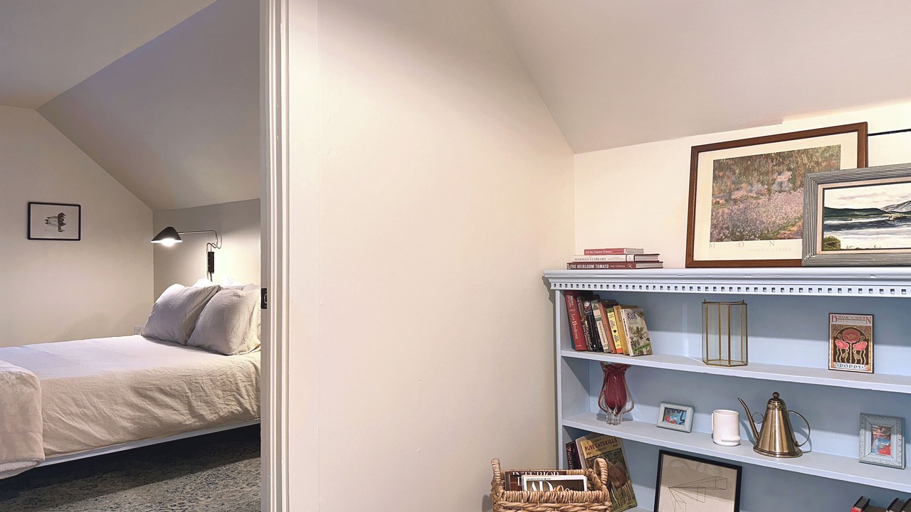 Photo of Bedroom in Roxbury