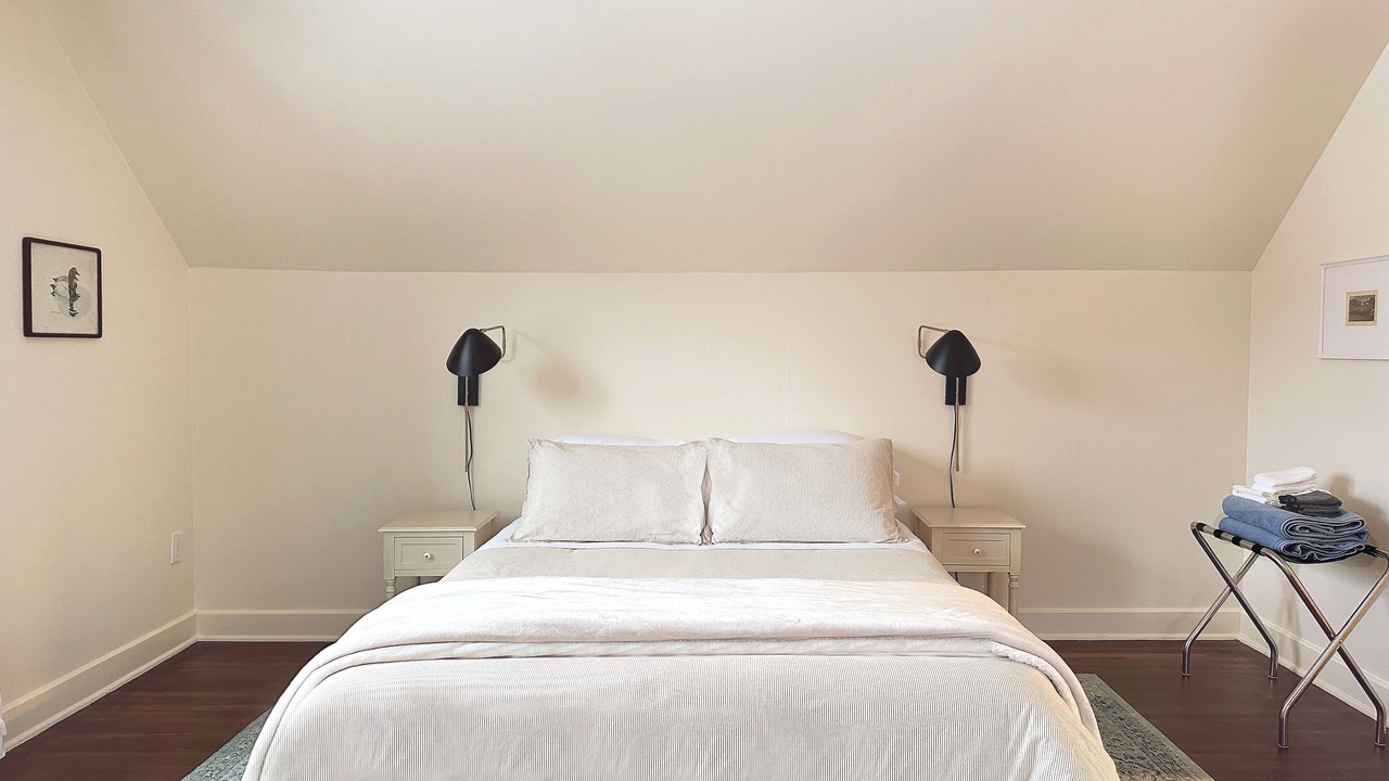 Photo of Bedroom in Roxbury