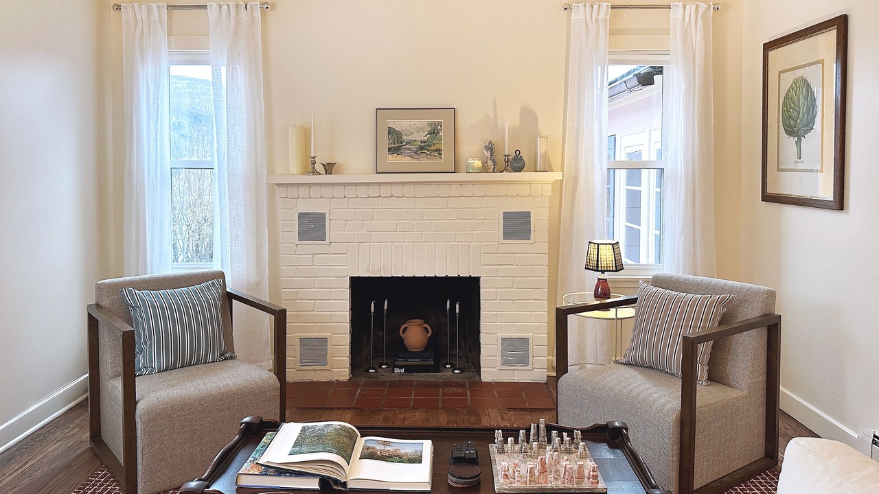 Photo of Livingroom in Roxbury