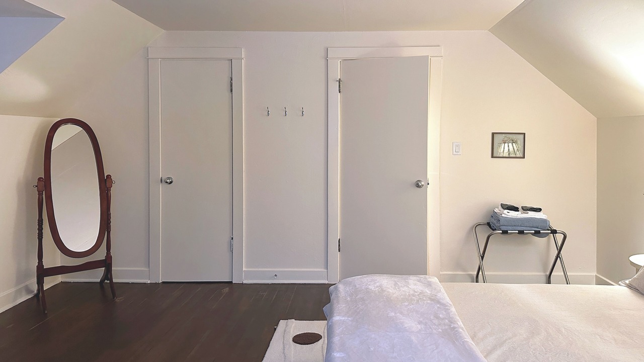 Photo of Bedroom in Roxbury