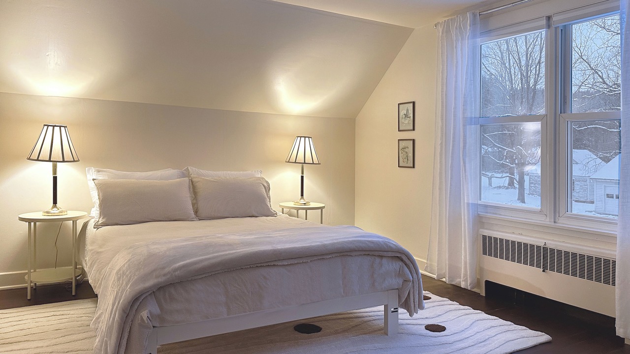 Photo of Bedroom in Roxbury