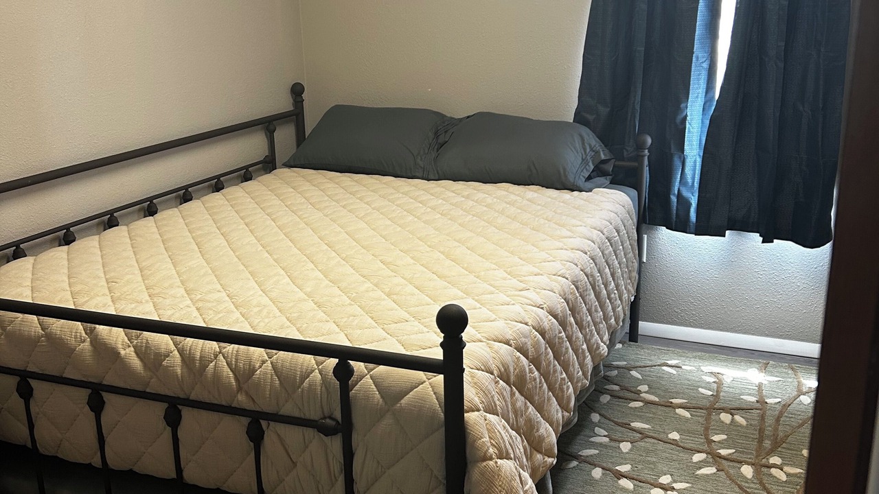Photo of Bedroom in Encampment