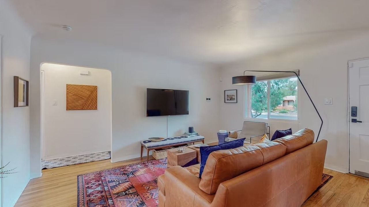 Photo of Livingroom in Highland Business