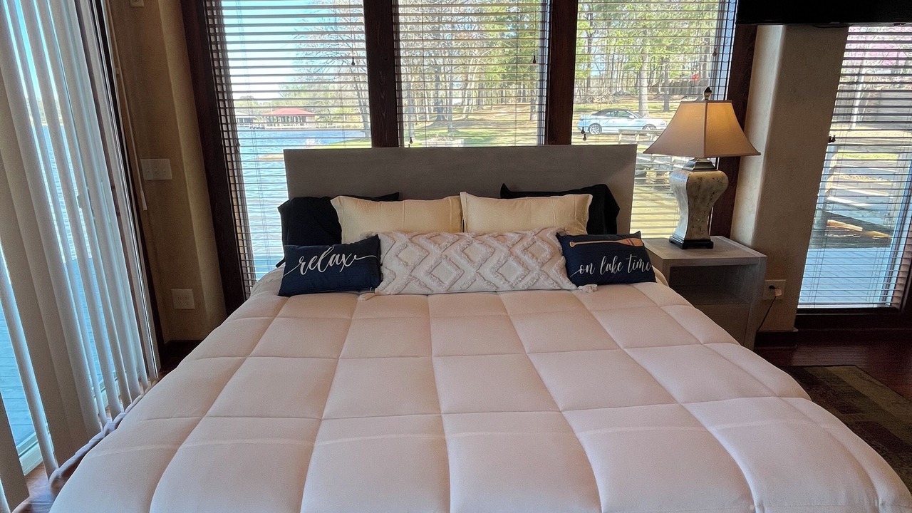 Photo of Bedroom in Benton