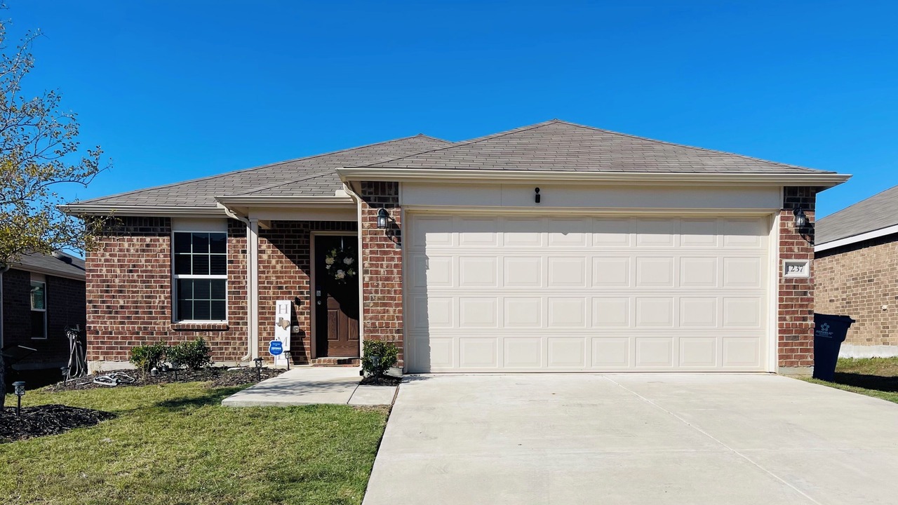Photo of Outdoor in Aubrey