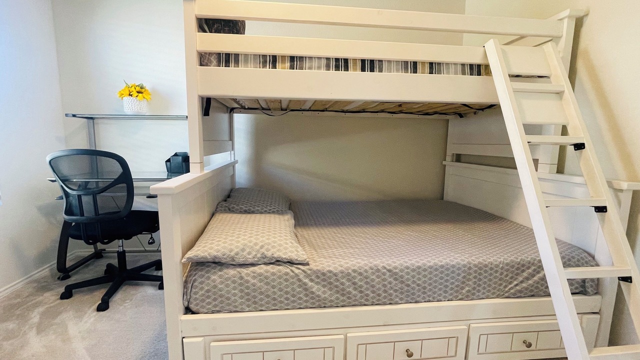 Photo of Bedroom in Aubrey