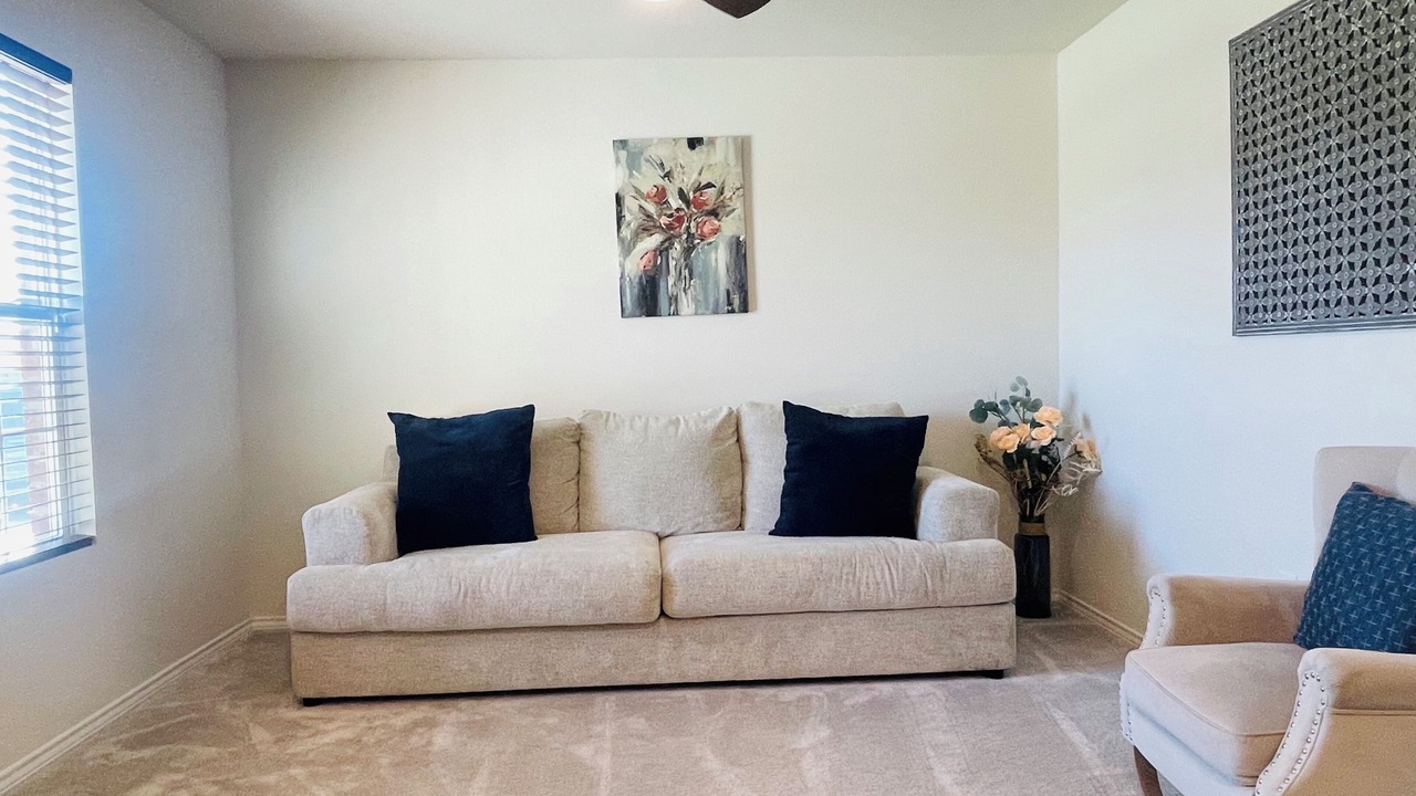 Photo of Livingroom in Aubrey
