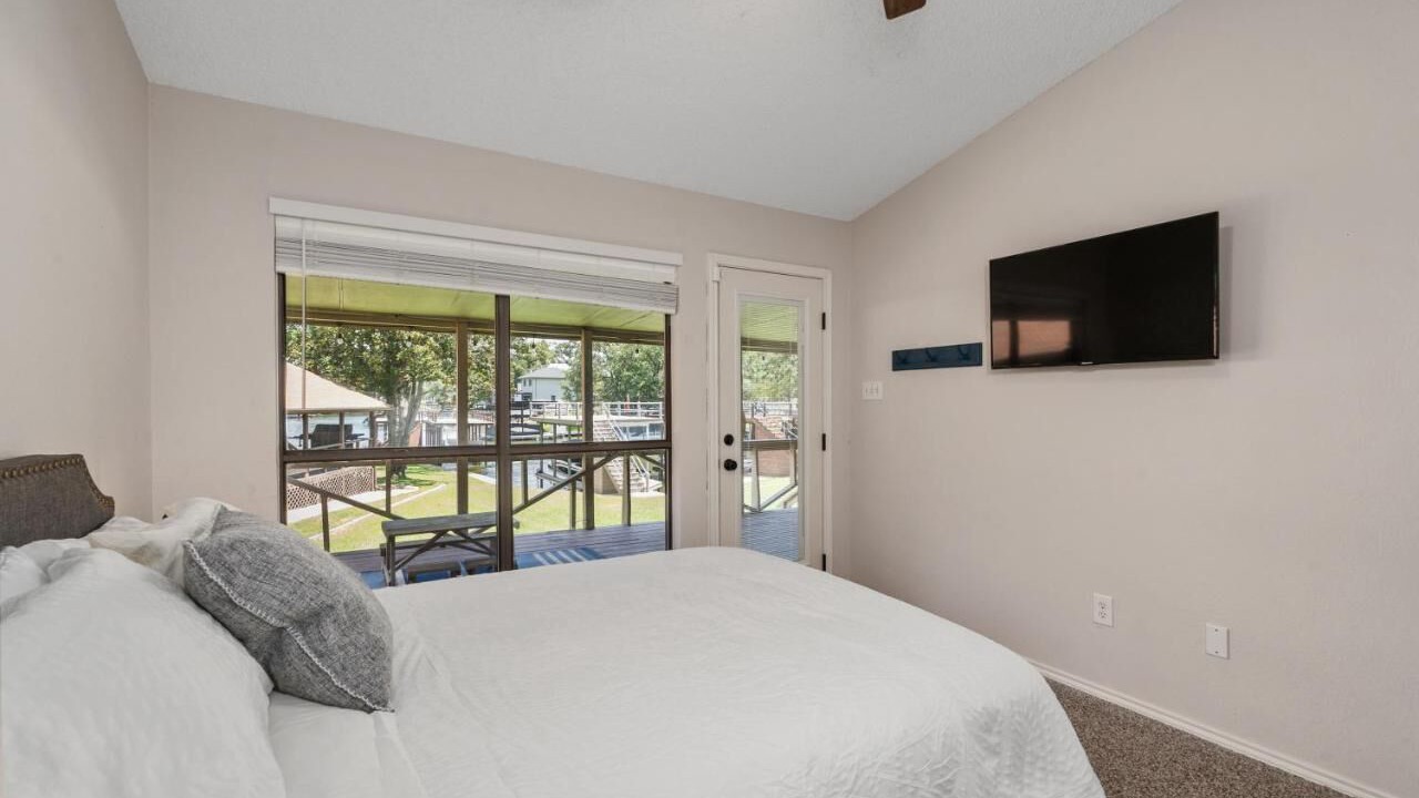 Photo of Bedroom in Tool