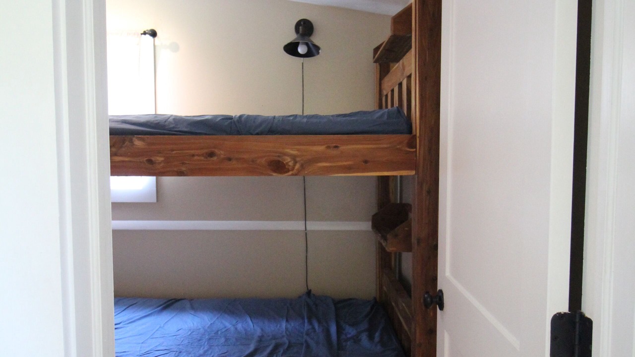 Photo of Bedroom in Elkland