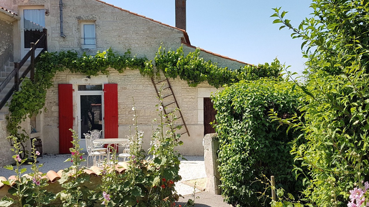 Photo of Outdoor in Sainte-Gemme-la-Plaine