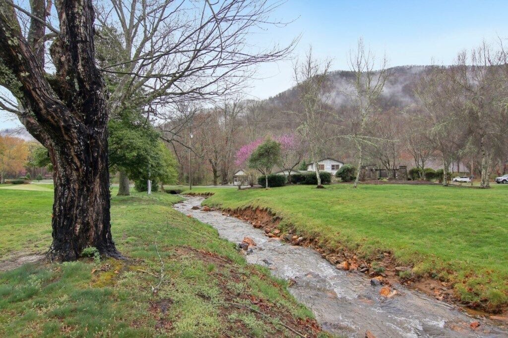 Photo of Others in Maggie Valley