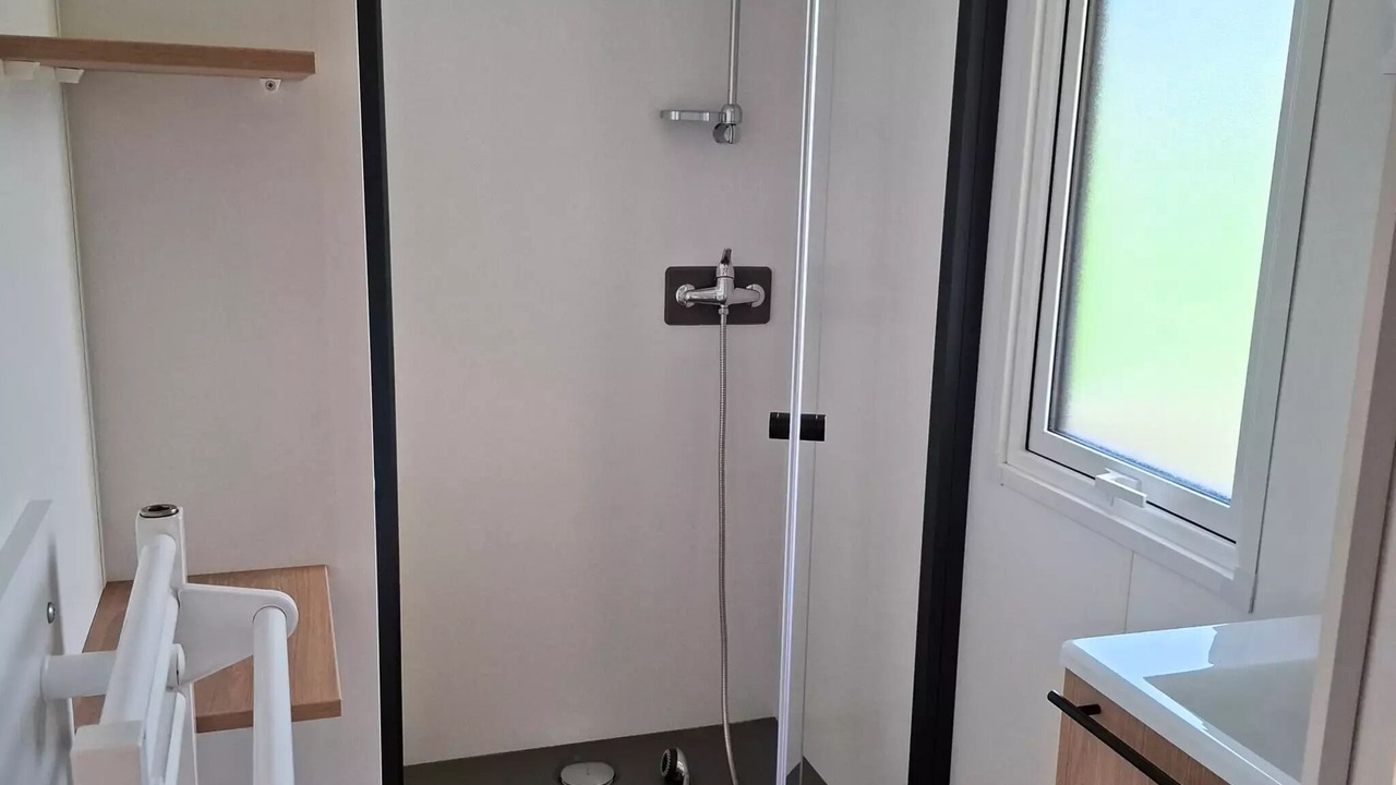 Photo of Bathroom in Long