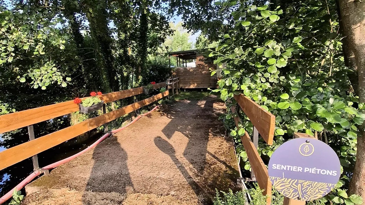 Photo of Outdoor in Long