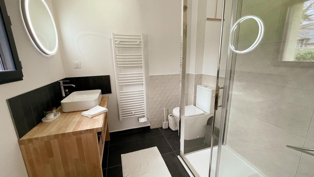 Photo of Bathroom in Ballan-Mire