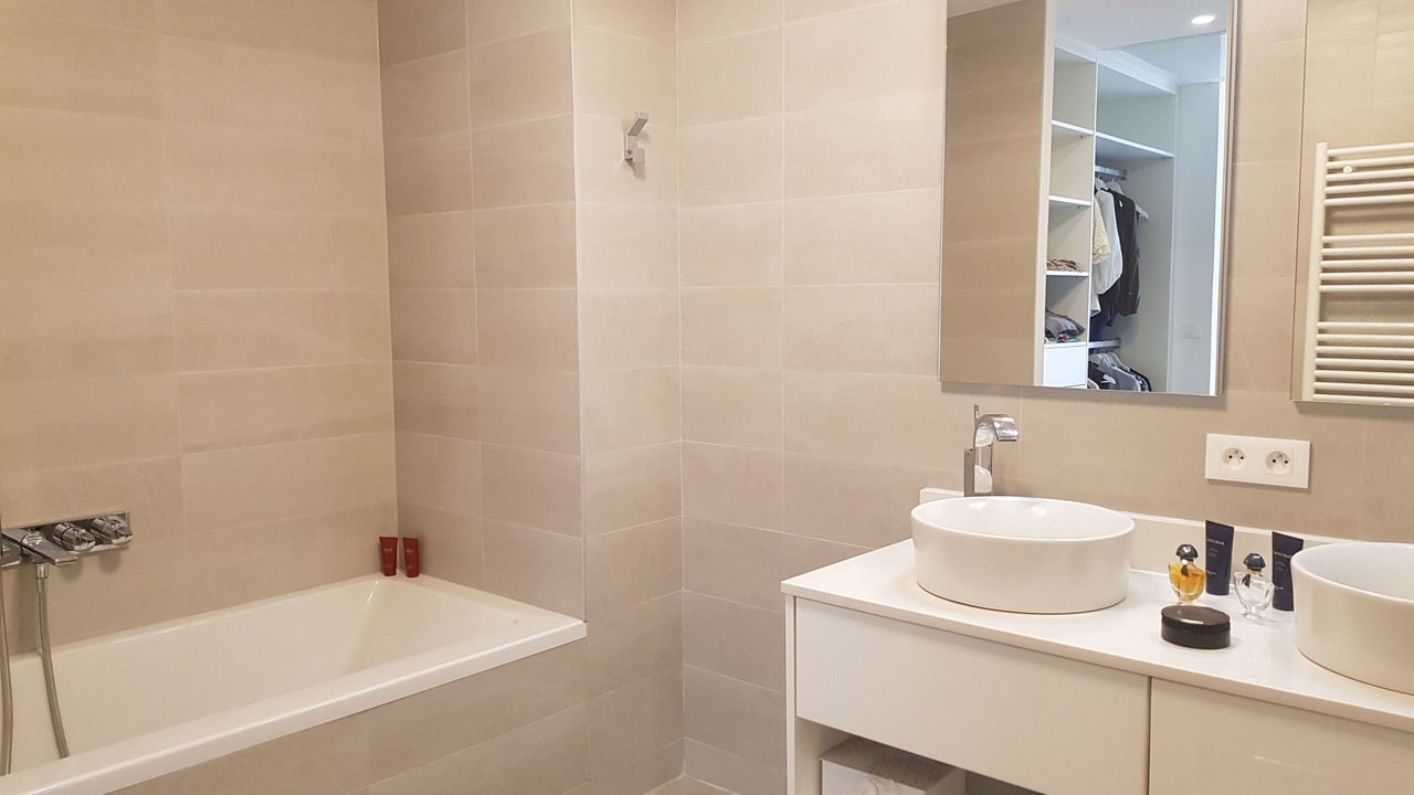 Photo of Bathroom in Gairaut