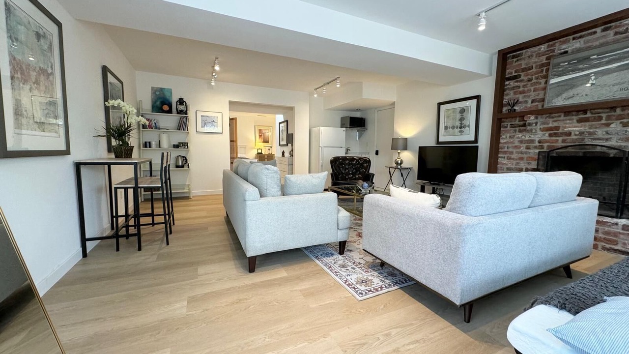 Photo of Livingroom in The Bowl of Edmonds