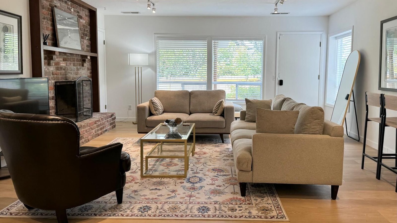 Photo of Livingroom in The Bowl of Edmonds